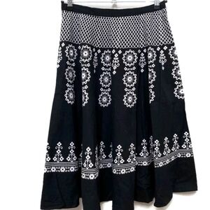Magic Elegant Black and White Floral Midi Skirt